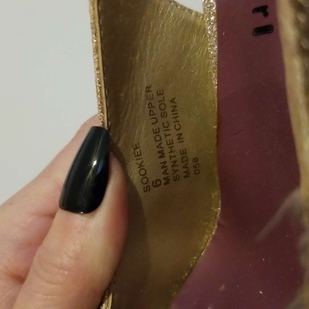High Heels - Picture 3 of 6